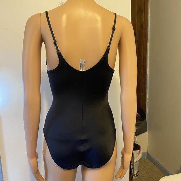 Flexees 36B Black Bra Shapewear Bodysuit Underwire Adjustable Straps Classic - Picture 8 of 11